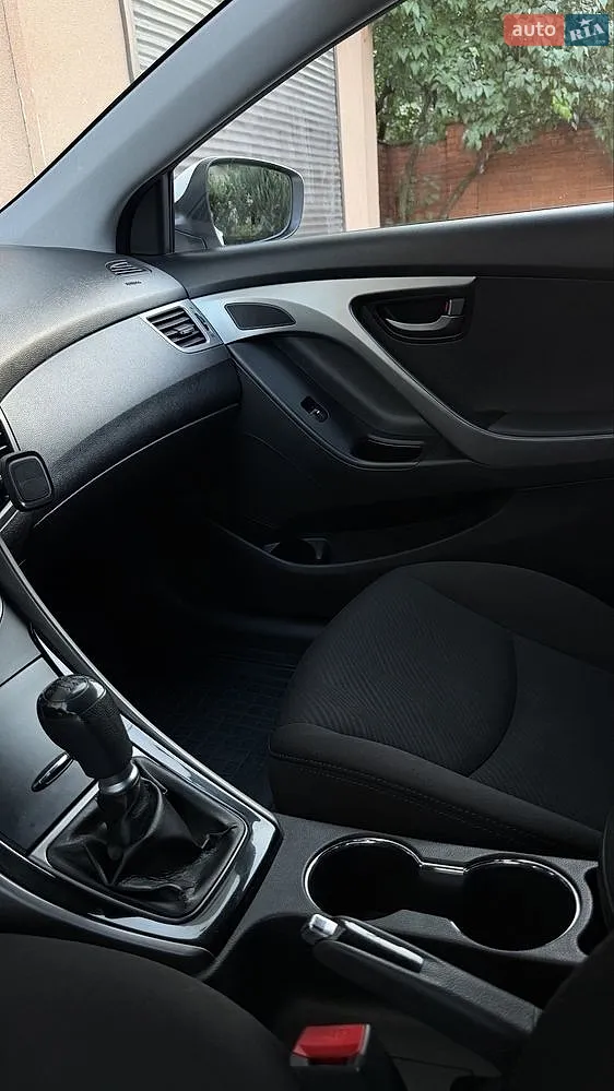 2013 Hyundai Elantra - мініатюра 13