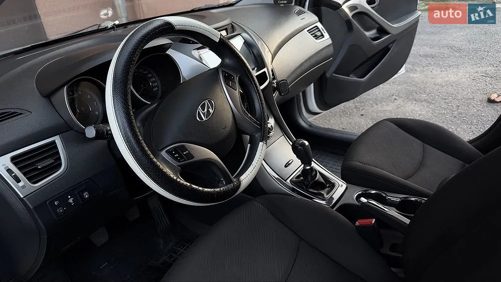 2013 Hyundai Elantra - мініатюра 17