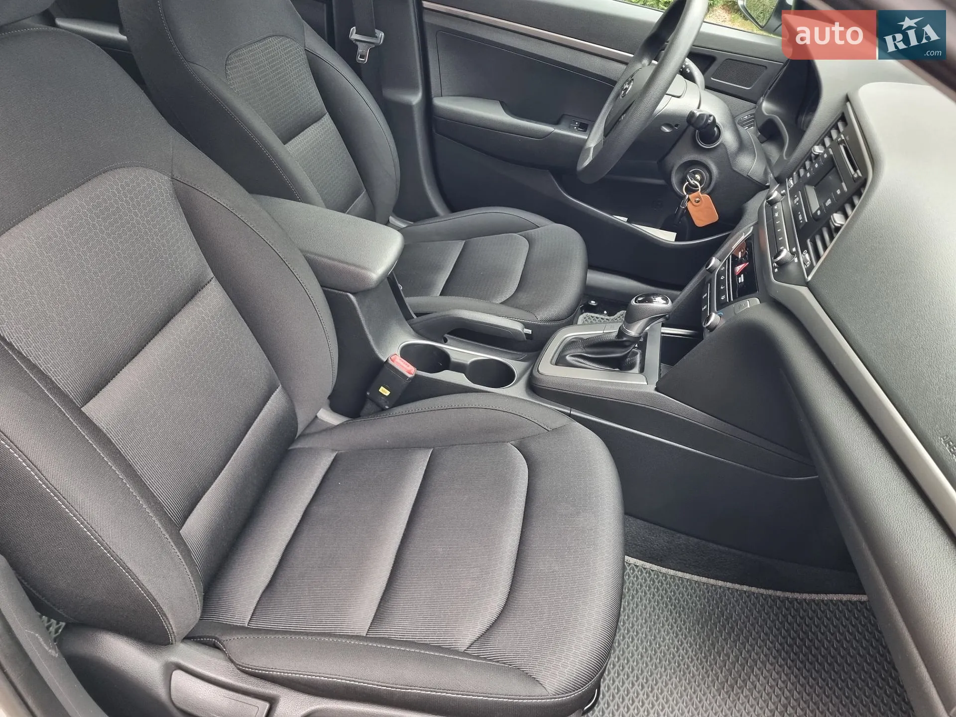 2017 Hyundai Elantra - мініатюра 20