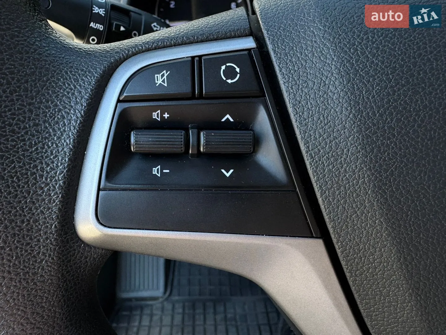 2016 Hyundai Elantra - мініатюра 26