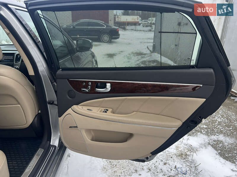 Седан Hyundai Equus 2012 в Кременчуці