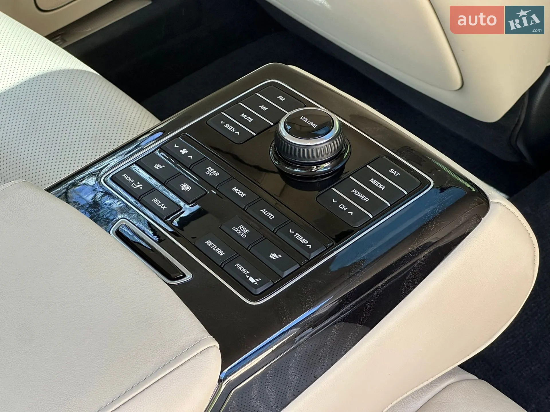 2015 Hyundai Equus - мініатюра 48