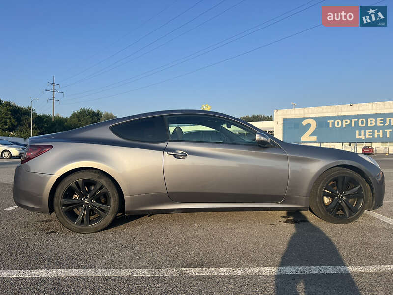 Hyundai Genesis Coupe 2010