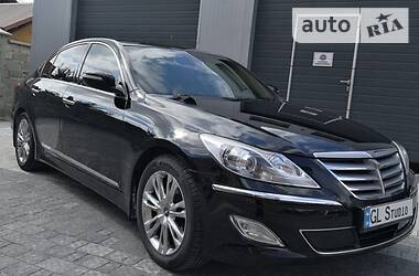 Седан Hyundai Genesis 2012 в Мукачево