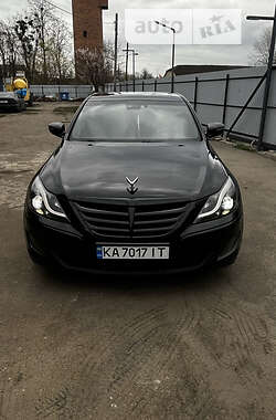 Седан Hyundai Genesis 2011 в Малине