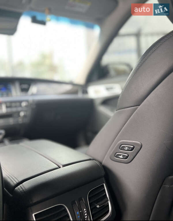 Седан Hyundai Genesis 2017 в Одесі