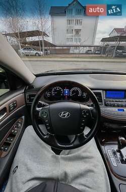 Седан Hyundai Genesis 2009 в Сокале