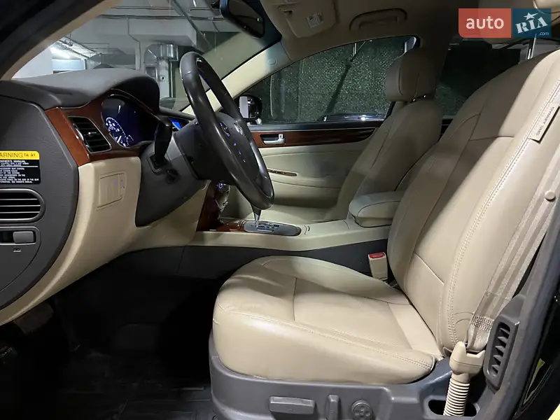 Hyundai Genesis 2013
