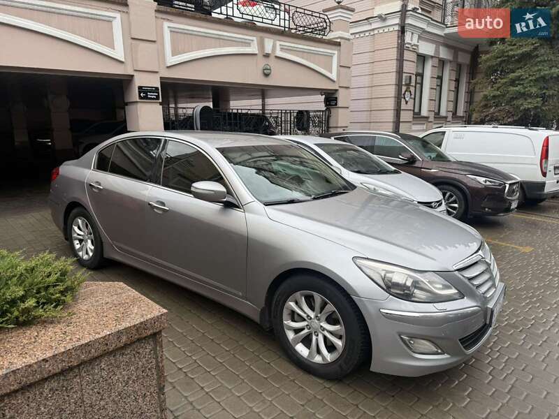 Седан Hyundai Genesis 2012 в Киеве