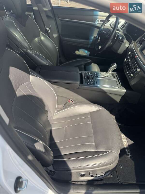 Седан Hyundai Genesis 2015 в Киеве фото 28 Седан Hyundai Genesis 2015 в Киеве