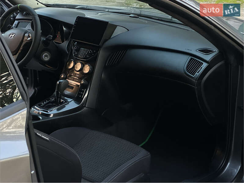 Купе Hyundai Genesis 2012 в Білгороді-Дністровському