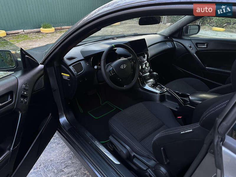 Купе Hyundai Genesis 2012 в Білгороді-Дністровському