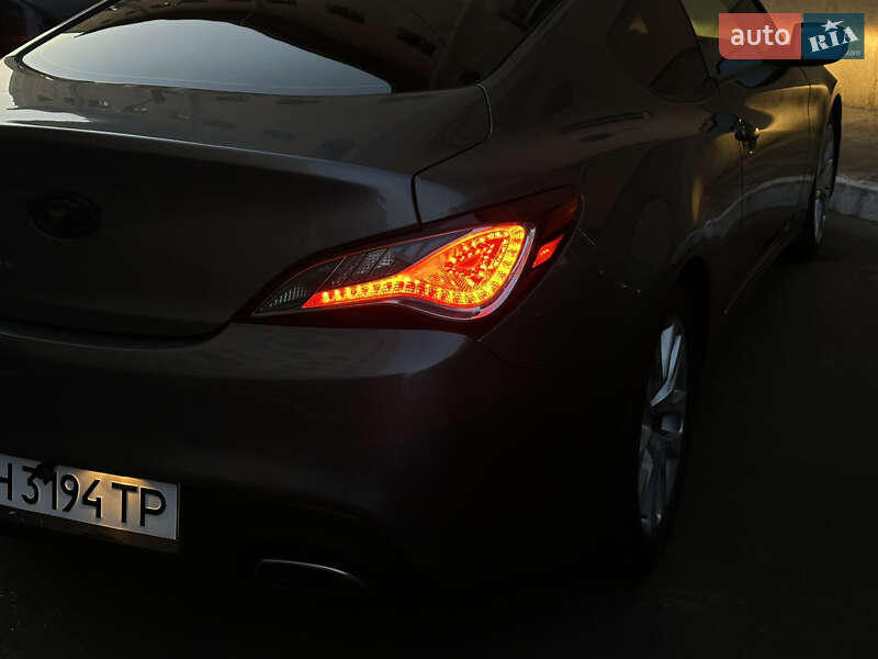Купе Hyundai Genesis 2012 в Білгороді-Дністровському