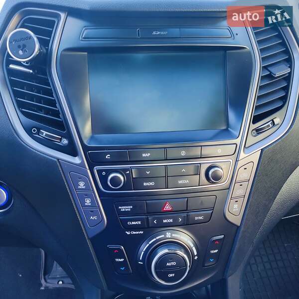 Внедорожник / Кроссовер Hyundai Grand Santa Fe 2016 в Черновцах