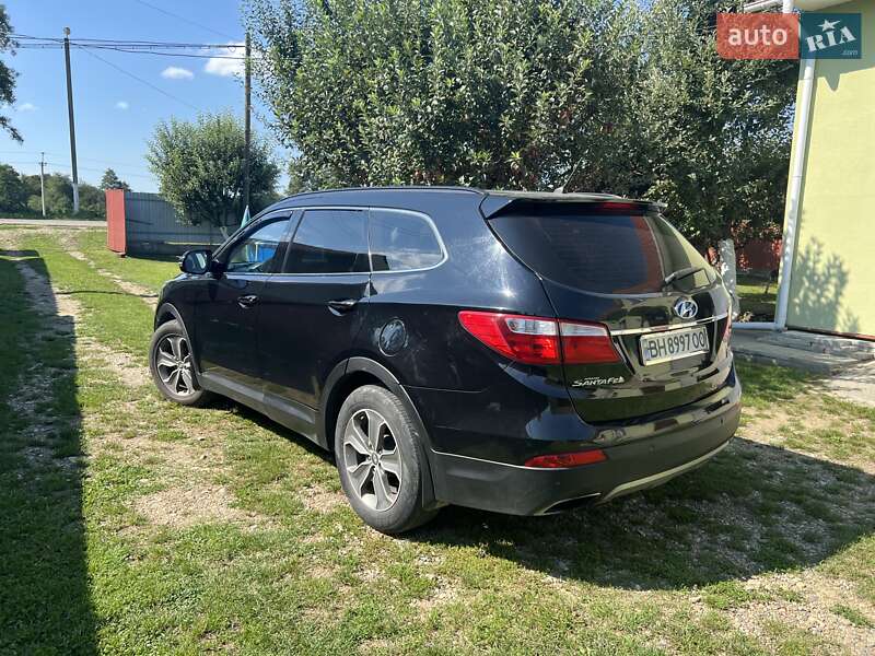 Внедорожник / Кроссовер Hyundai Grand Santa Fe 2015 в Черновцах