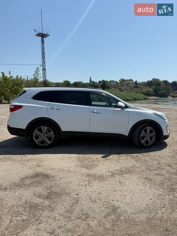 Внедорожник / Кроссовер Hyundai Grand Santa Fe 2014 в Овидиополе