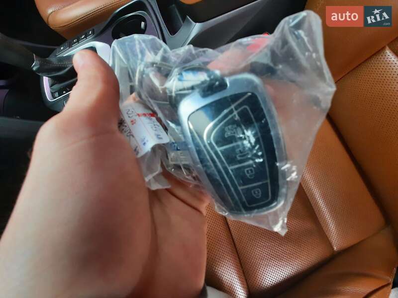 Внедорожник / Кроссовер Hyundai Grand Santa Fe 2016 в Ровно