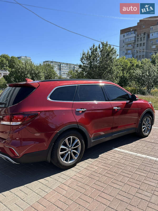 Внедорожник / Кроссовер Hyundai Grand Santa Fe 2017 в Сумах