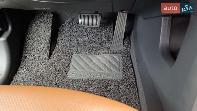 Внедорожник / Кроссовер Hyundai Grand Santa Fe 2016 в Ровно