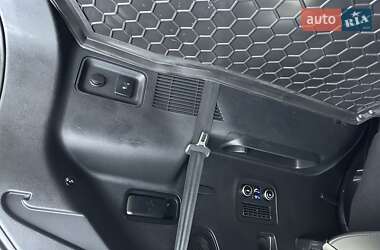 Внедорожник / Кроссовер Hyundai Grand Santa Fe 2015 в 