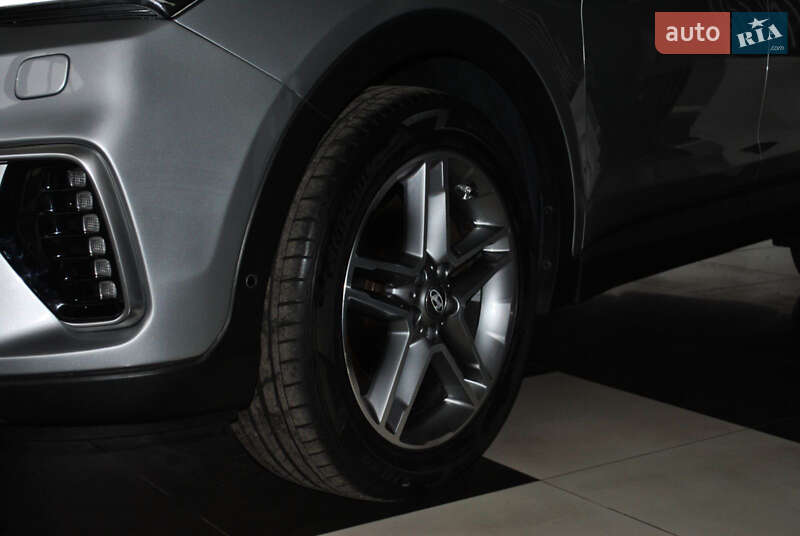 Внедорожник / Кроссовер Hyundai Grand Santa Fe 2017 в Ровно