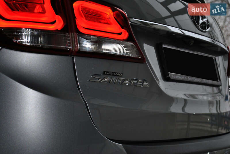 Внедорожник / Кроссовер Hyundai Grand Santa Fe 2017 в Ровно