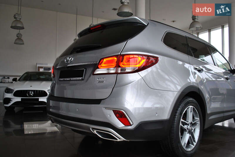 Внедорожник / Кроссовер Hyundai Grand Santa Fe 2017 в Ровно