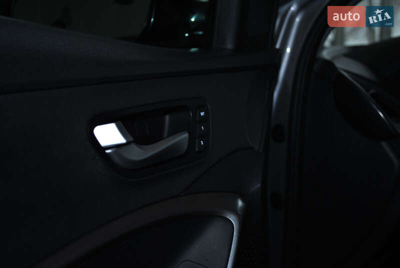 Внедорожник / Кроссовер Hyundai Grand Santa Fe 2017 в Ровно