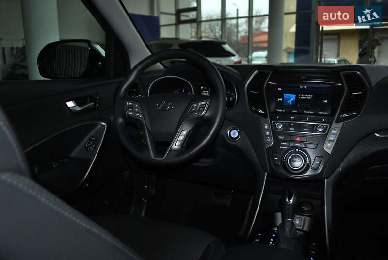 Внедорожник / Кроссовер Hyundai Grand Santa Fe 2017 в Ровно