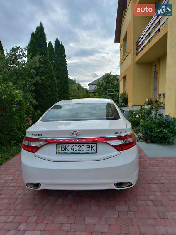 Седан Hyundai Grandeur 2013 в Дубно