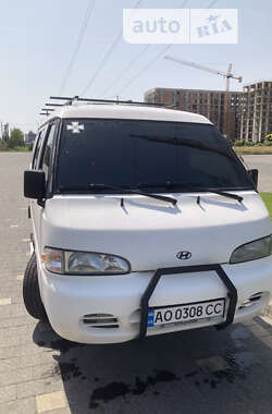 Вантажопасажирський фургон Hyundai H 100 1998 в Ужгороді