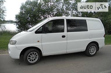 Минивэн Hyundai H-1 2001 в Остроге