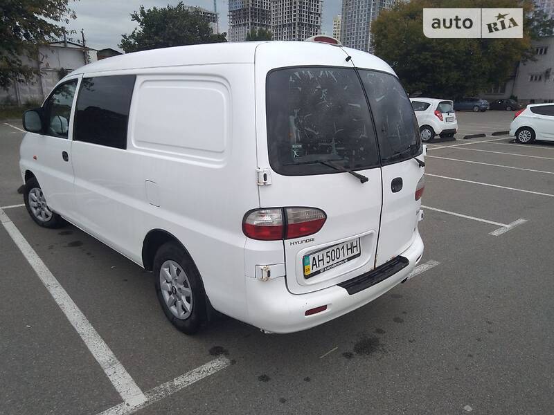 Минивэн Hyundai H-1 2005 в 