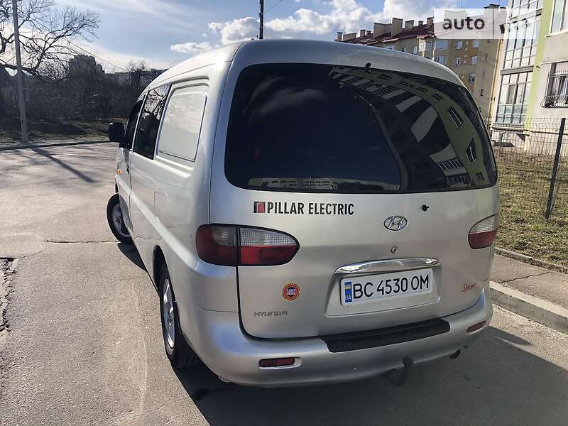 Грузопассажирский фургон Hyundai H-1 2004 в Львове