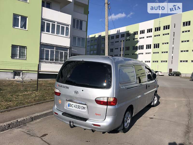 Грузопассажирский фургон Hyundai H-1 2004 в Львове