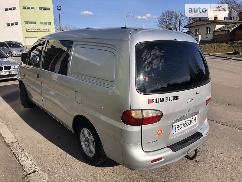 Грузопассажирский фургон Hyundai H-1 2004 в Львове