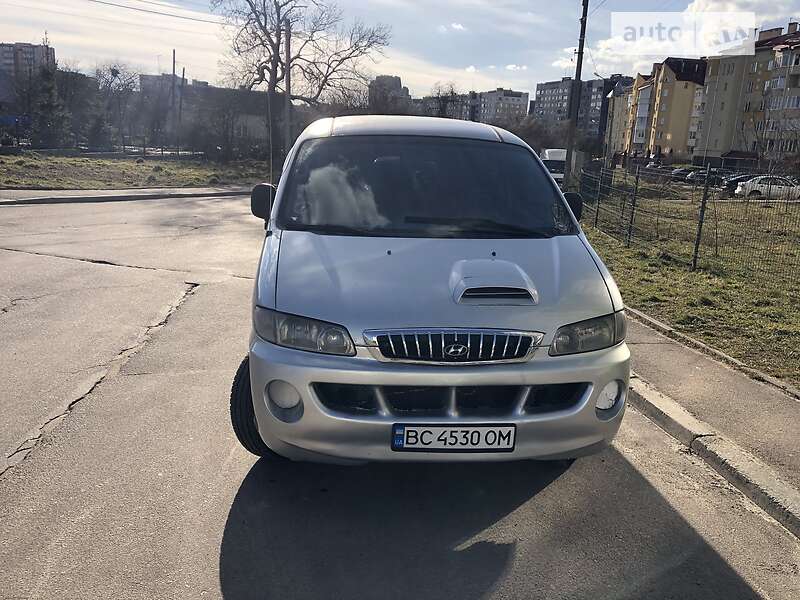Грузопассажирский фургон Hyundai H-1 2004 в Львове