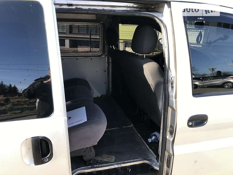 Грузопассажирский фургон Hyundai H-1 2004 в Львове