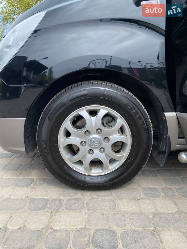 Минивэн Hyundai H-1 2012 в Южном
