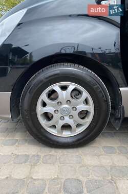 Минивэн Hyundai H-1 2012 в 