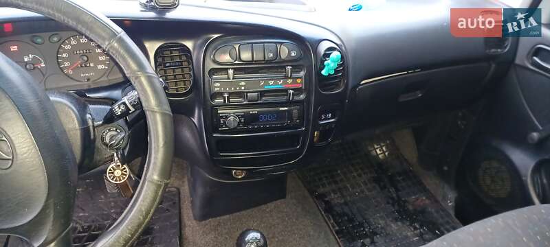 Мінівен Hyundai H-1 2002 в Києві