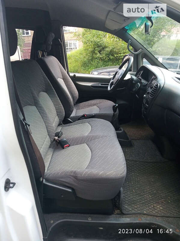 Грузопассажирский фургон Hyundai H-1 2005 в Бершади