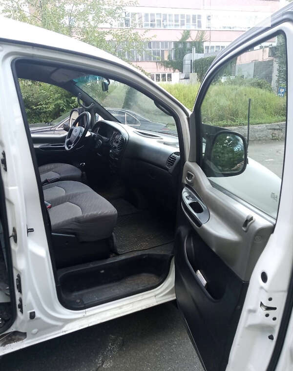 Грузопассажирский фургон Hyundai H-1 2005 в Бершади