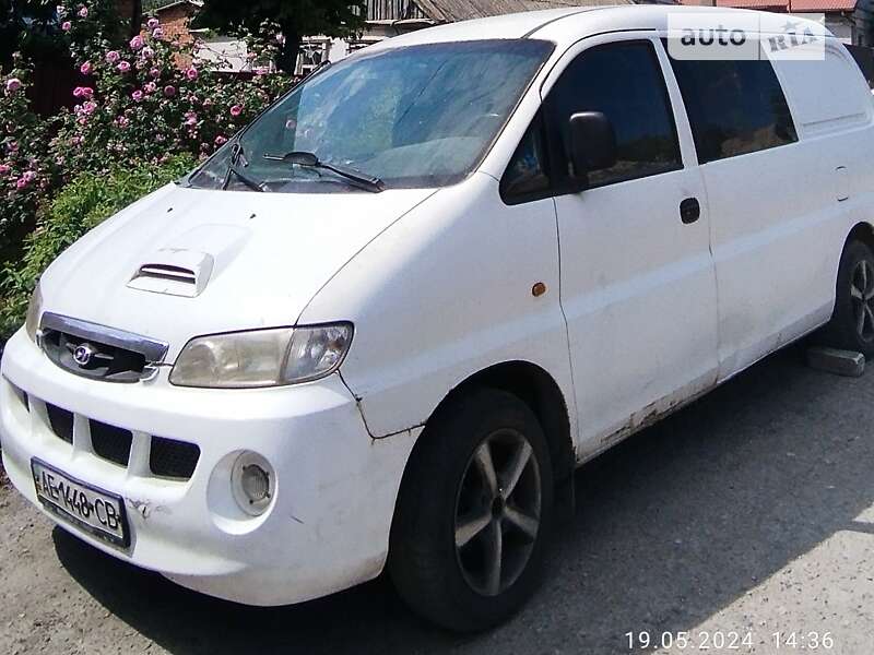 Hyundai H-1 2002