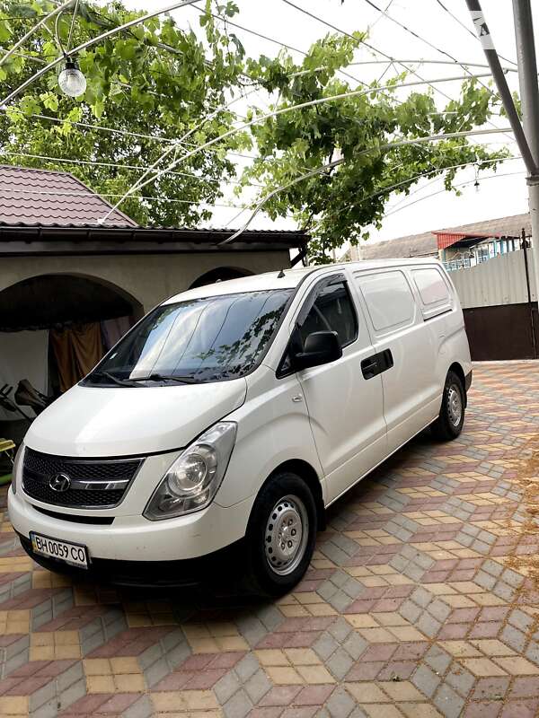 Грузовой фургон Hyundai H-1 2011 в Татарбунарах