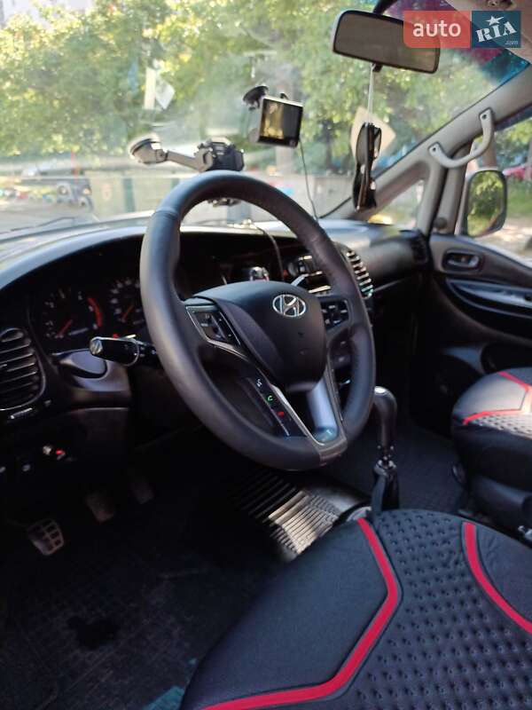 Минивэн Hyundai H-1 2001 в Днепре