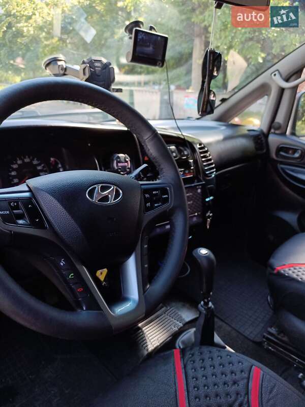 Минивэн Hyundai H-1 2001 в Днепре