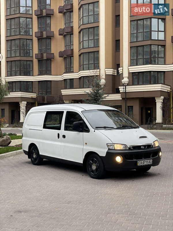 Вантажний фургон Hyundai H-1 2002 в Софіївській Борщагівці