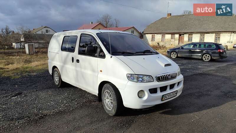 Hyundai H-1 2003