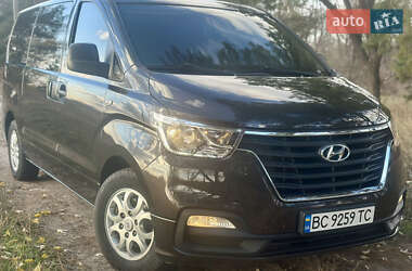 Грузопассажирский фургон Hyundai H-1 2018 в Барышевке